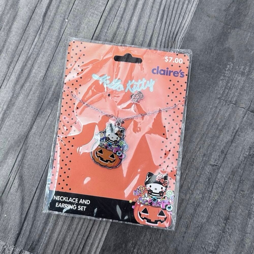 Claires Sanrio Halloween hello kitty necklace